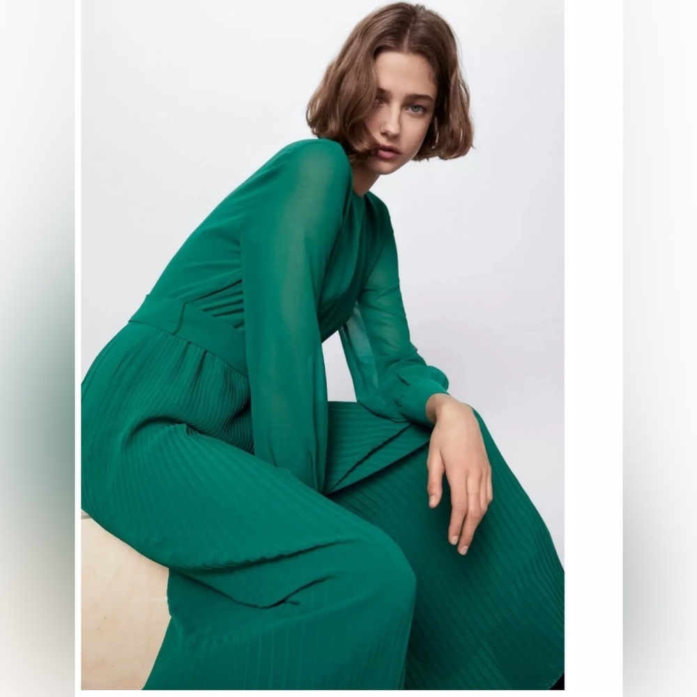 Zara Emerald Green Long-Sleeve Pleated Jumpsuit with Belt - Picture 2 of 12